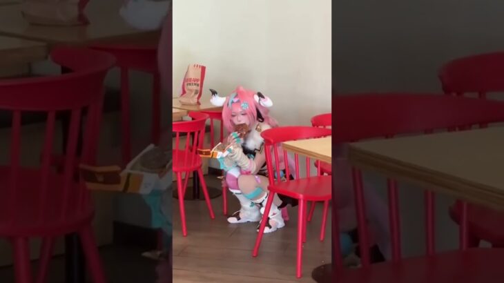 Varesa is the best in Genshin    ❤️                瓦瑞莎 原神 角色扮演  🍔